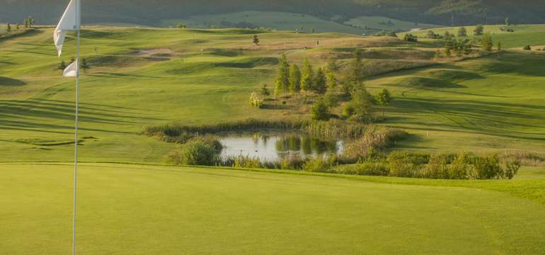 Pri Golfparku Rajec ste za 17 minút autom (15 km)