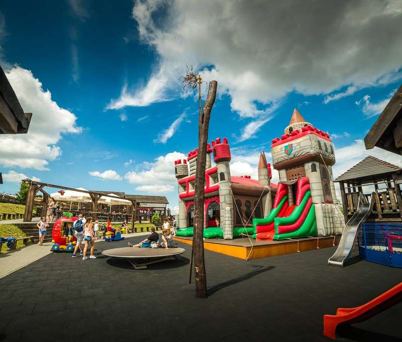 Zábavný park Ogrodzieniec v Poľsku