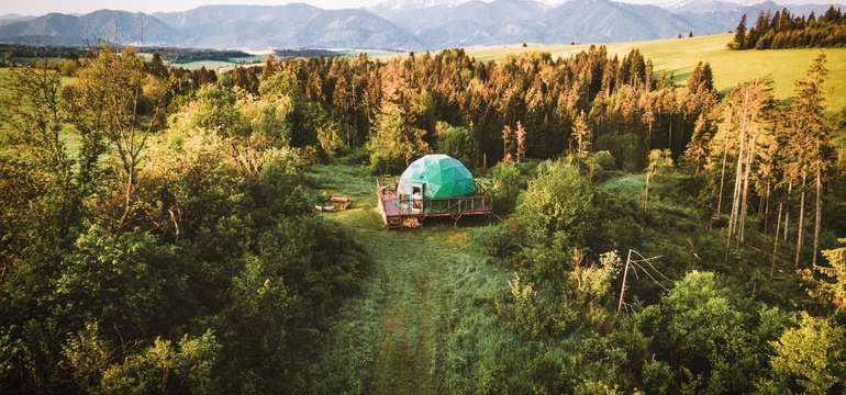 Glamping Liptov - zážitkové ubytovanie s výhľadmi na Kriváň priamo z postele