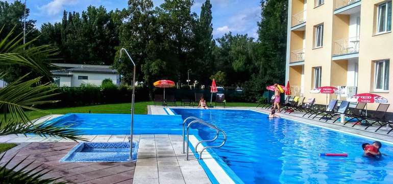 Vonkajší bazén hotela Korekt*** je k dispozícii neobmedzene