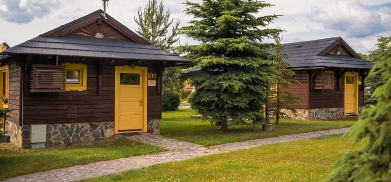 Chatky 109 a 110 sú situované v atraktívnej časti rezortu Holliday Village Tatralandia