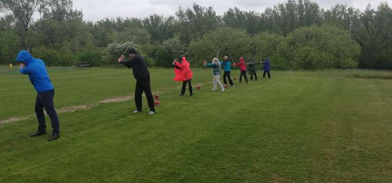 Nie je zlé počasie na golf, je len zle oblečený golfista