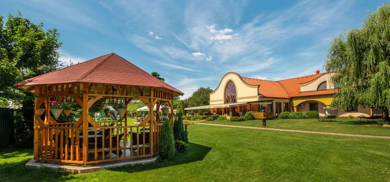 Wellness Hotel Spark **** je  štýlový hotel nachádzajúci sa v rekreačnej oblasti Vampíl