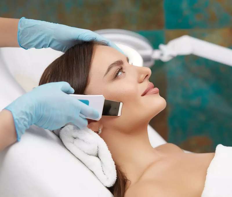 Nové komplexné ošetrenie Hydrabeauty pre hydratovanú a spevnenú pleť v salóne INA