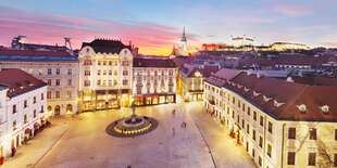 Hlavné námestie je od apartmánov vzdialené len 5 minút pešo