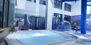 Vedľajší hotel Klimek**** má vlastný aquapark s bazénom, vírivkou a toboganom