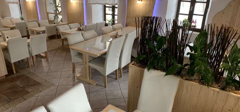 Restaurace je otevřena po celý den, připravena na mlsný jazýček váš i vašich dětí