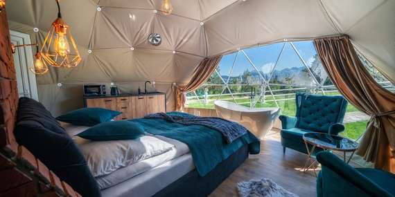 Mountain Glamp s výhľadom na poľskú stranu Tatier, privátnou vírivkou a raňajkami doručenými ku dverám/Poľsko - Vysoké Tatry - Poronin