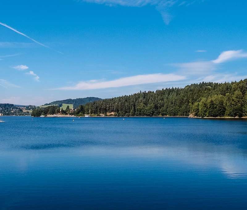 Jen kousek je populární přehrada Lipno