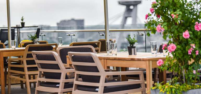 Výhľad z terasy Restaurant Parlament 