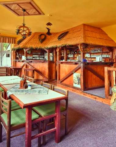 Restaurace je příjemné místo nejen k jídlu, ale i k posezení se skleničkou