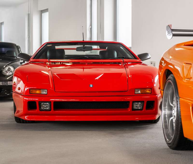DOUBLE RED CARS MUSEUM: Najväčšie automobilové múzeum v strednej Európe!