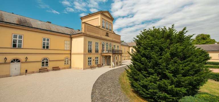 Kaštieľ Palárikovo je obklopený anglickým parkom