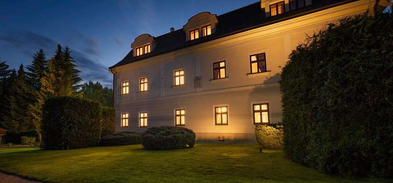 Vychutnajte si neopakovateľnú atmosféru historického hotela Villa Nečas**** 