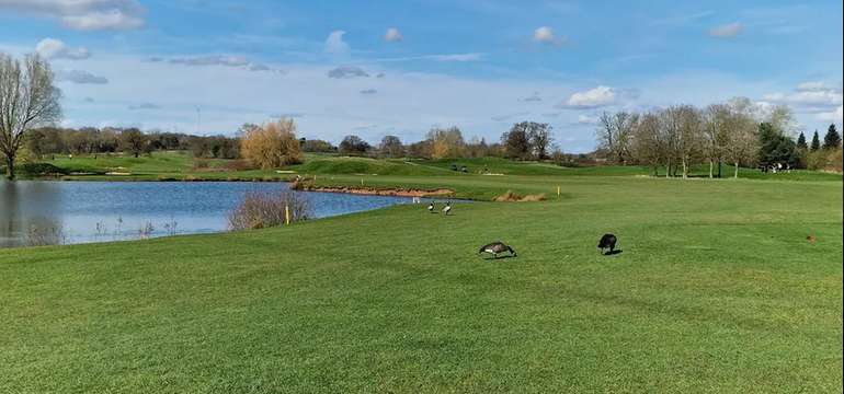 Intenzívny víkendový golfový kurz v Golf Club Welten v Báči