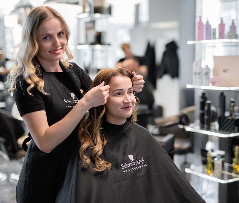 Profesionálny strih a fúkaná s profesionálnou hairstylistkou