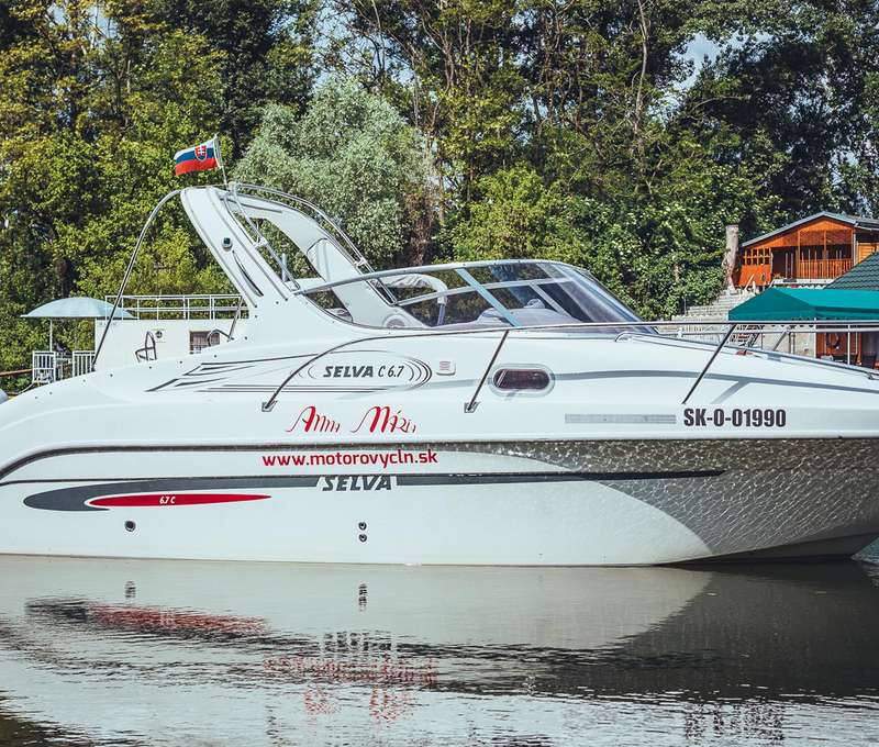 Plavba po Dunaji motorovým člnom pre 7 osôb