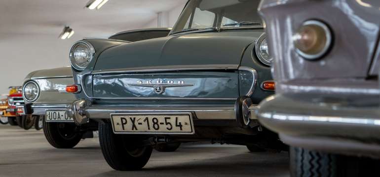 DOUBLE RED CARS MUSEUM: Najväčšie automobilové múzeum v strednej Európe!