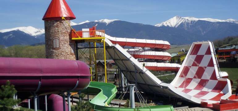 Obľúbený aquapark Tatralandia sa nachádza len 100 m od chatiek