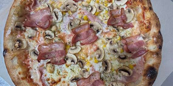 Pizza podľa vlastného výberu v reštaurácii U Doktora - až 17 druhov/Bratislava - Ružinov