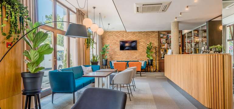 Lobby bar