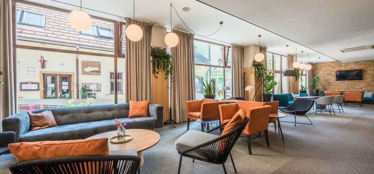 Lobby bar