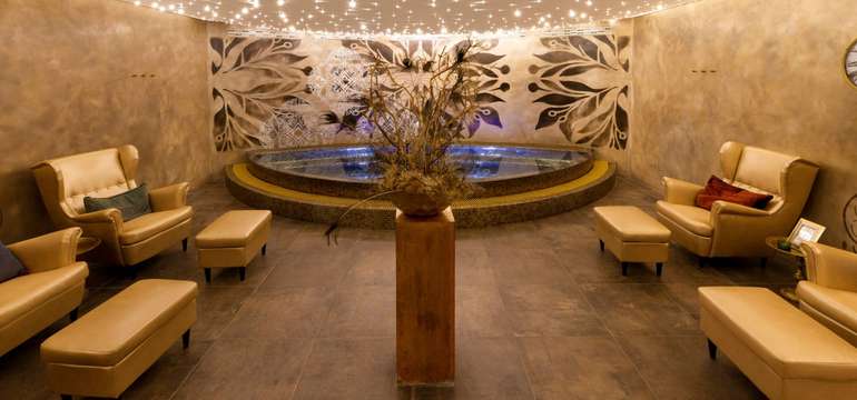 Oriental Luxury Spa (suchá, bylinková a parná sauna, vírivka)