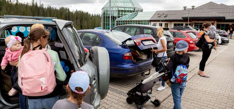Bezplané parkovisko pred termálmi Terma Bukovina