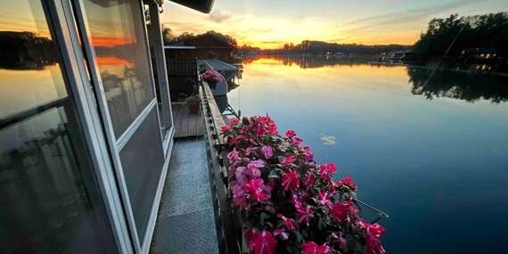 Netradičné ubytovanie na hausbóte v Bratislave – jedinečný zážitok na vode/Bratislava - Dunaj