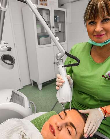 Frakčný resurfacing CO2 - účinné omladenie vašej pokožky v medicínskom centre Crystal Esthetic Clini