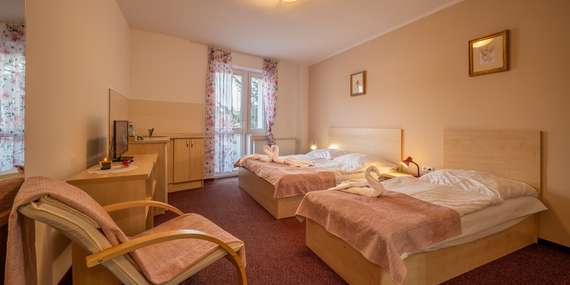 Penzión v centre Rajeckých Teplíc s raňajkami a zľavneným vstupom do Wellness Hotela Diplomat****/Rajecké Teplice