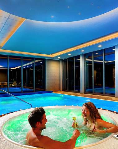 Ak milujete bublinky nielen v pohári, pozývame Vás zrelaxovať do hotelového jaccuzi v Hoteli PARK **