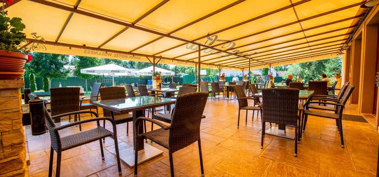 Hotelová terasa je ideálna na drink