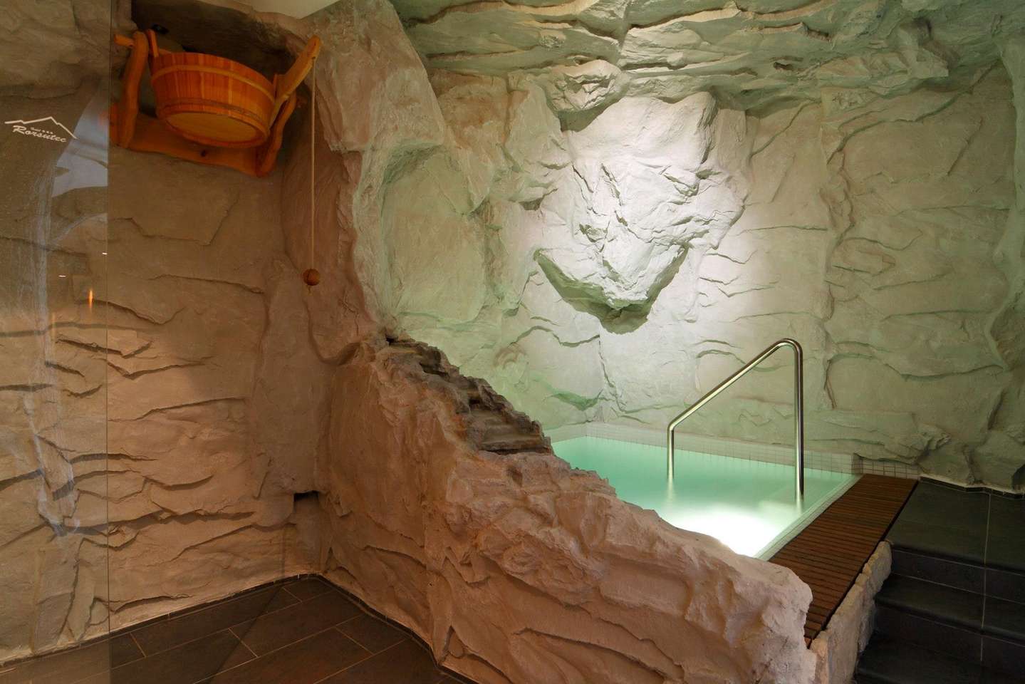 Dokonalý relax vo wellness centre hotela Rozsutec*** s bazénom, 4 saunami a výhľadom na Malú Fatru