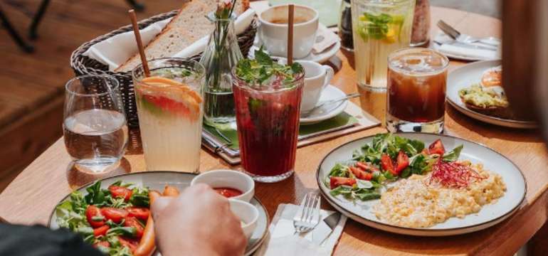 Bohaté raňajky v kaviarni Profile