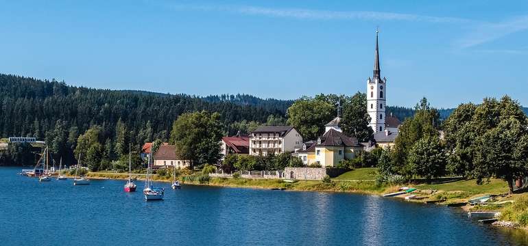 Nejbližším městem je malebný Frymburk