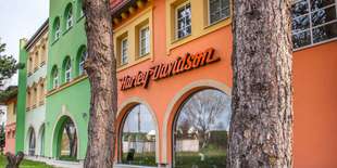 Predajňa sa nachádza na ulici Rebarborová 1/A, Bratislava.