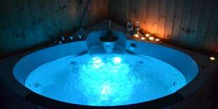 Regeneračná miestnosť je vybavená vírivou vaňou, infrasaunou a sprchou