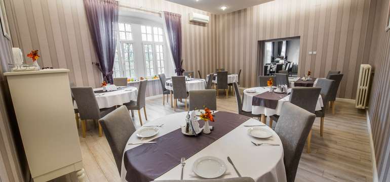  Hotel Granit Piešťany - kúpeľný ústav F. E. Scherera