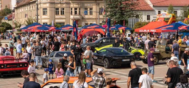 1 000+ áut a motocyklov a 500+ exponátov RALLY MODELOV 
