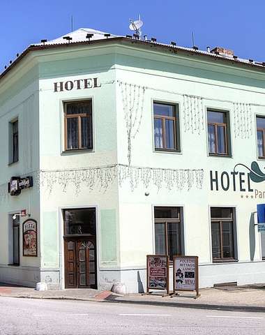 Hotel Panský dům se nachází přímo na náměstí ve Vyšším Brodě v historické budově z roku 1530