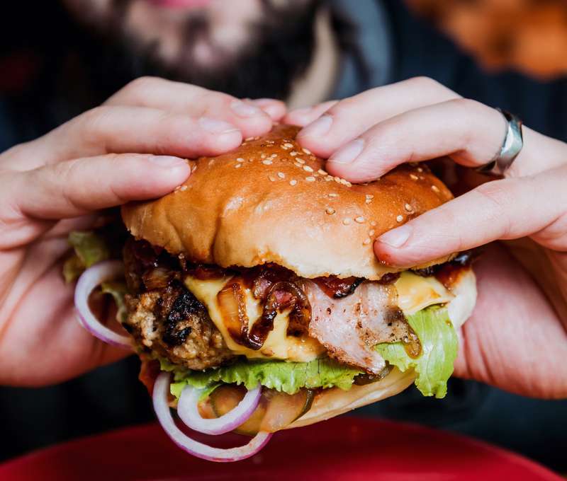 Gurmánsky burger s hranolkami