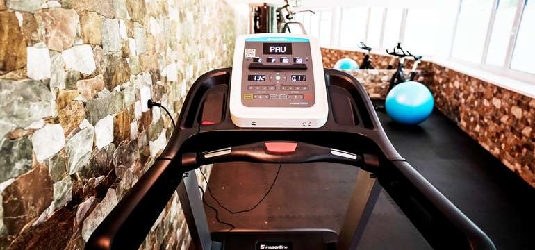 Milovníci aktivního mohou neomezeně využívat hotelové fitness centrum