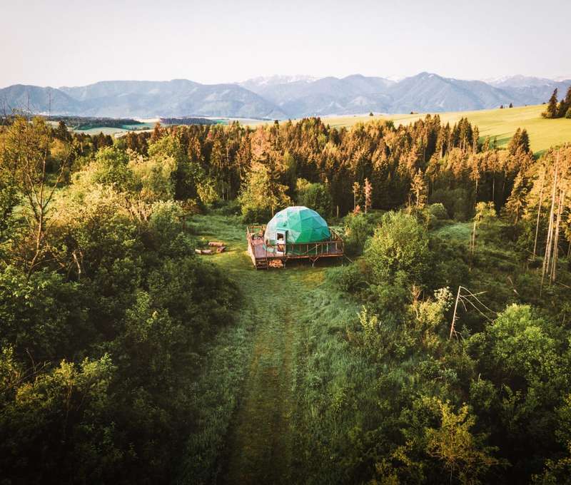 Glamping Liptov - zážitkové ubytovanie s výhľadmi na Kriváň priamo z postele