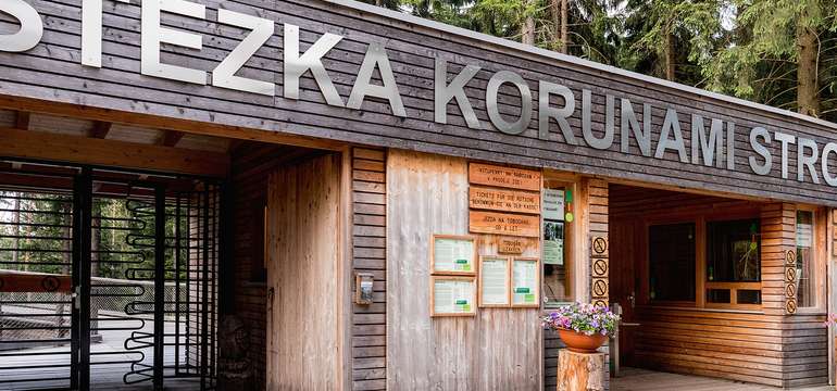Neotřelý výhled na Lipno nabízí populární Stezka v korunách stromů