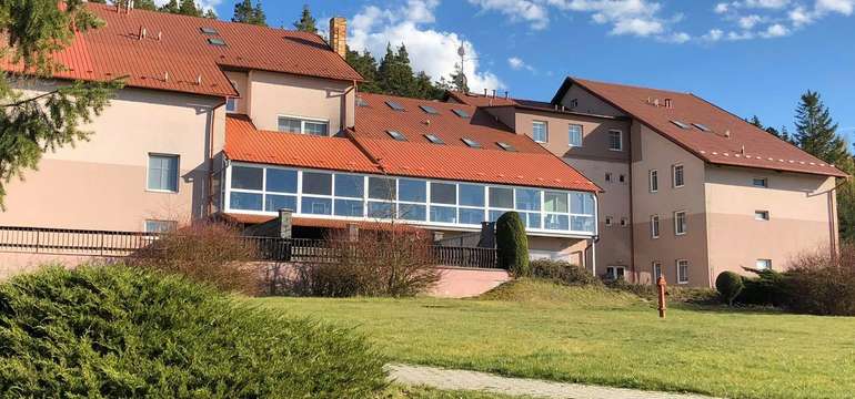 Hotelový resort Jesenice leží v překrásné krajině Křivoklátska