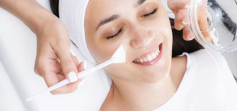 Chemický peeling so zlatou kolagénovou maskov v Eleonor Esthetic