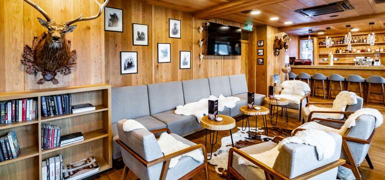 Lobby bar