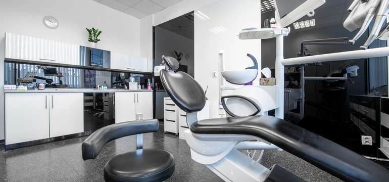 Black & Gold Dental Clinic má k dispozícii 3 nadštandardne zariadené ordinácie