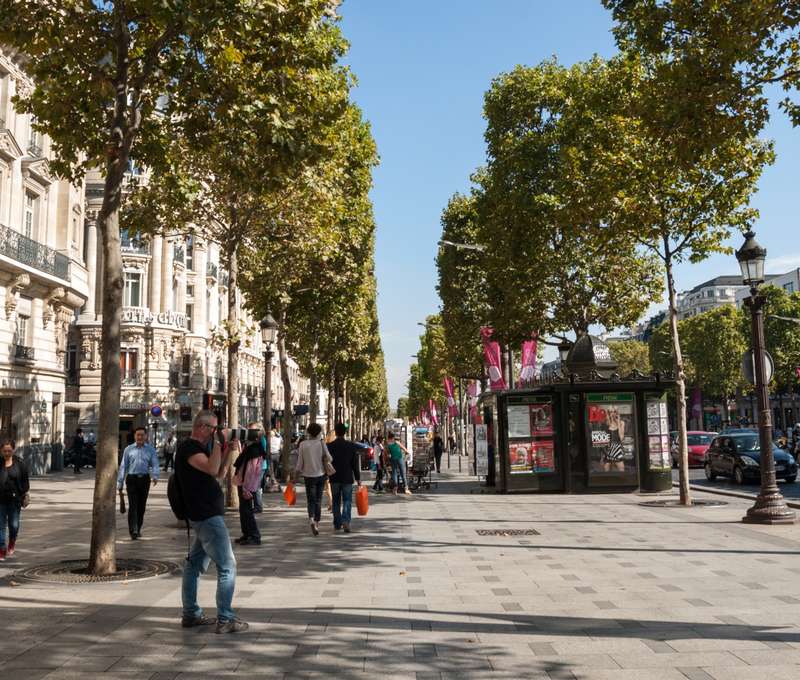 Champs-Élysées je jedna z nejznámějších ulic na světě